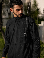 Qamis LANSARI noir - vue de face