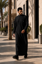 Qamis LANSARI noir - silhouette complète